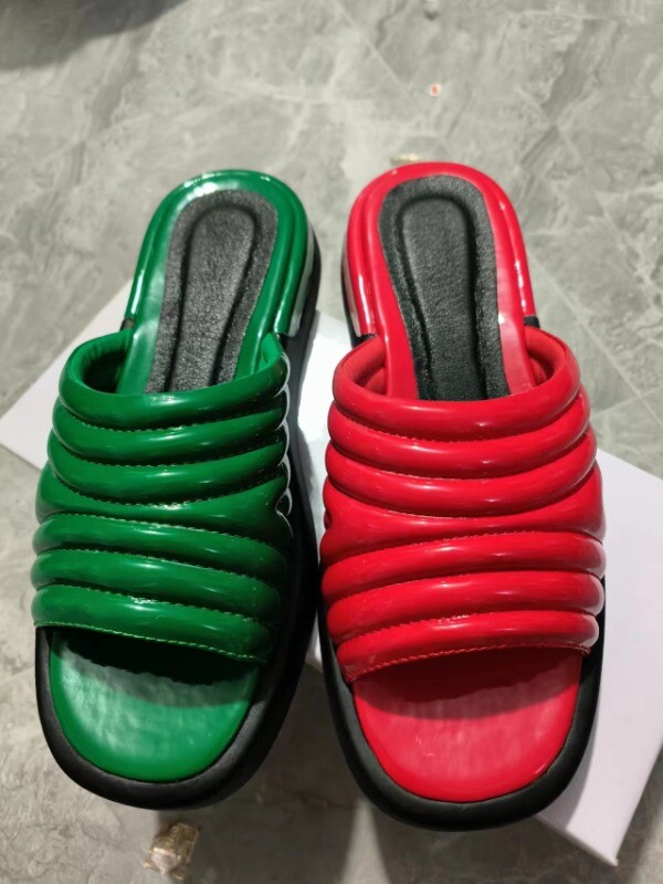 Suvised uued naiste sussid reisijalatsid kallak sandaalidega Big Red Mood Seksikad naiste kingad Luksuslikud sandaalid Femme Zapatillas