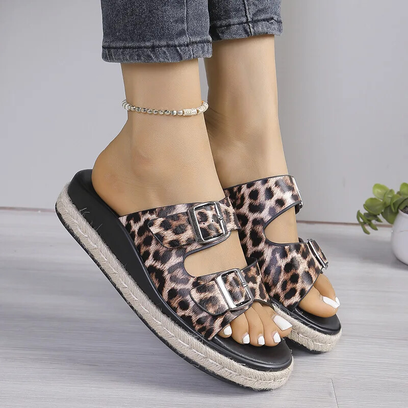 Madalad kingad Majasussid Platvorm Suvine Naine Loafers Slaidid Pantofle Beach 2024 Leopard Leopard Rooma Kangast kabja kontsad R