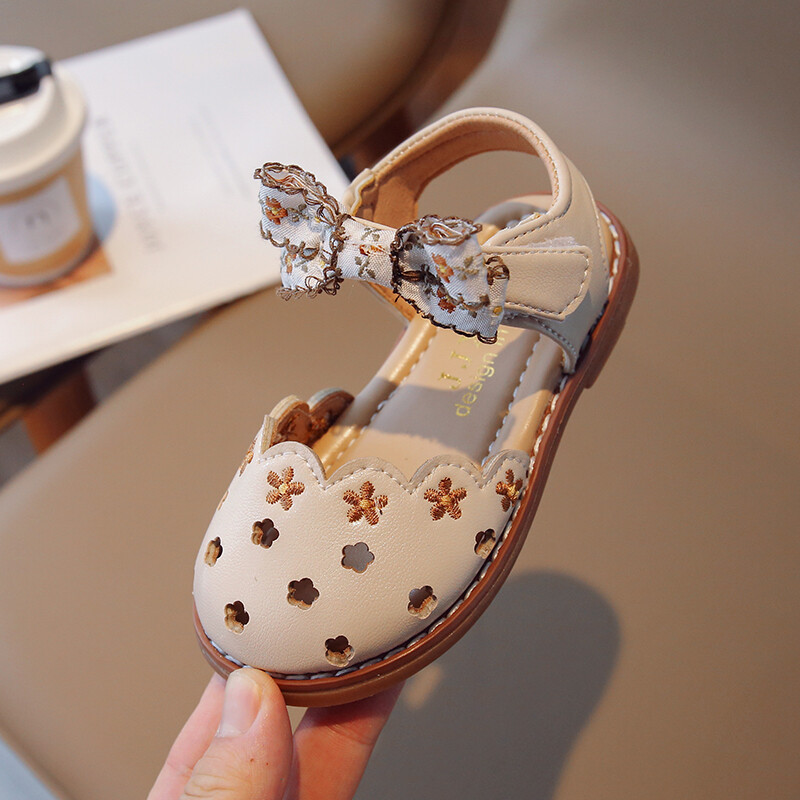 Suvised tüdrukute õõnsad sandaalid õõnsad hingavad mugavad ülemise pandla kaunistused pehme põhjaga libisemiskindlad lastejalatsid
