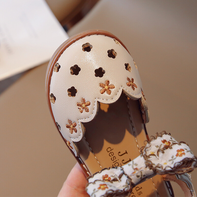 Suvised tüdrukute õõnsad sandaalid õõnsad hingavad mugavad ülemise pandla kaunistused pehme põhjaga libisemiskindlad lastejalatsid