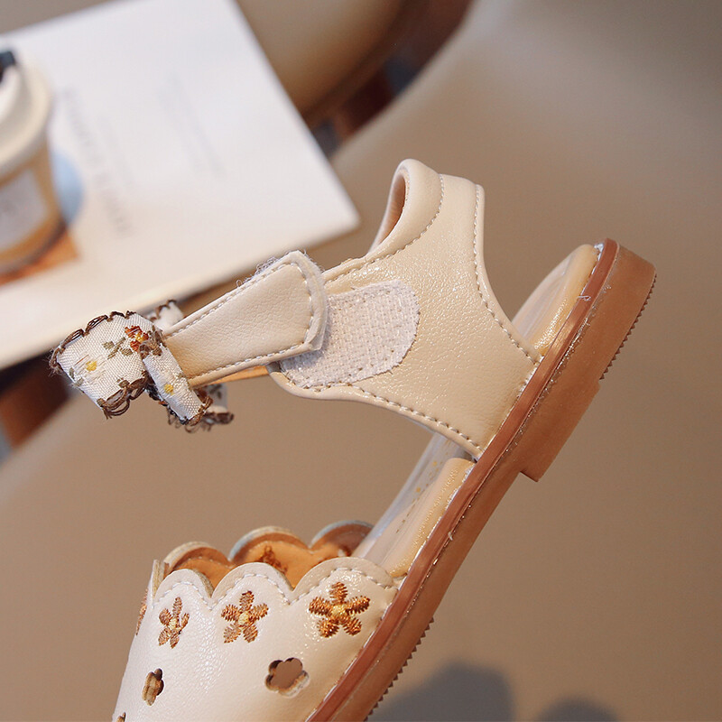 Suvised tüdrukute õõnsad sandaalid õõnsad hingavad mugavad ülemise pandla kaunistused pehme põhjaga libisemiskindlad lastejalatsid
