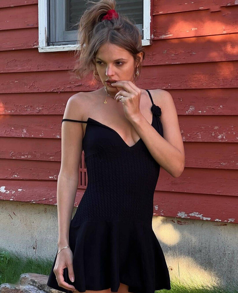 2024 Άνοιξη Καλοκαίρι Y2K πλεκτό φόρεμα με βελονάκι Γυναικείο λουράκι με σπαγγέτι V λαιμόκοψη λεπτή πλισέ ελαστική ψηλόμεση Mini Dress Party Club