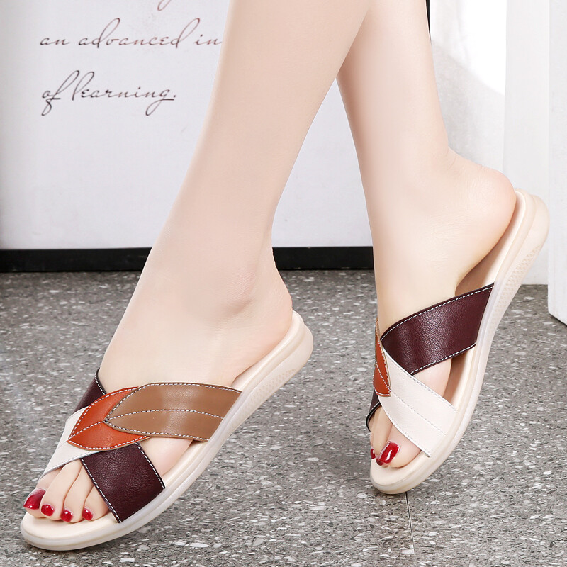 Lapų pleistras iš mikropluošto moteriškos basutės laisvalaikio atvirais pirštais spalvingos moteriškos šlepetės kryžminio dirželio moteriškos šlepetės kulno aukštis 2,5 cm