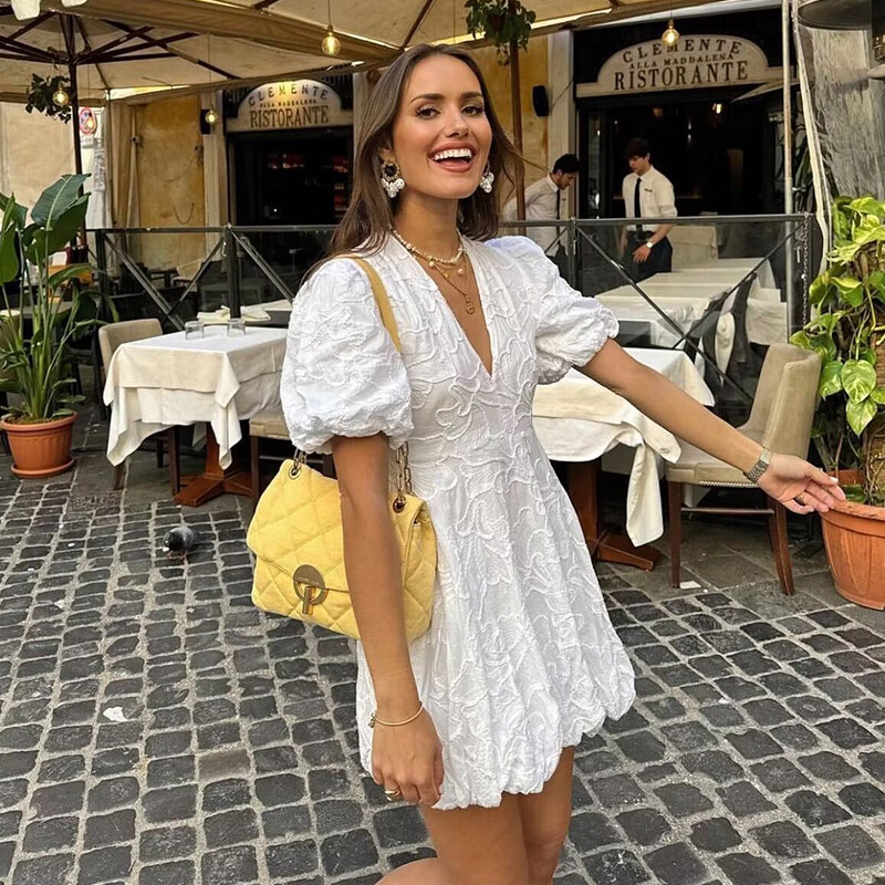 2024. aasta uued tikitud kleidid Suvised naistemood õhuke V-kaelusega Elegantne puhkuse mini naiste kleit Noorte tänavapeokleit