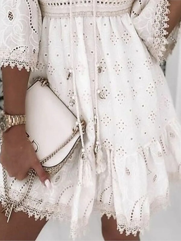 Elegantne naiste valge õõnsa pitsiga minikleit, suvine V-kaelusega lapiline pits, kolme neljandiku varrukatega naiste rannakleidid puhkuseks