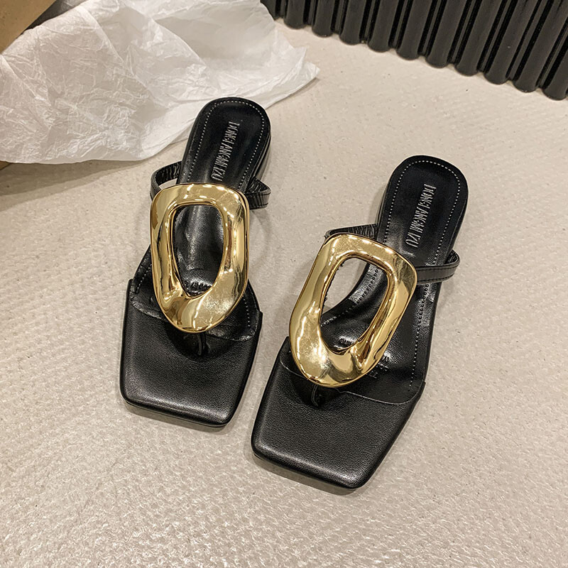 Ravne cipele 2024. Ženske japanke Nove ljetne ležerne tobogane Ženske papuče za plažu Vanjski metalni ukrasi Ženske cipele za papuče