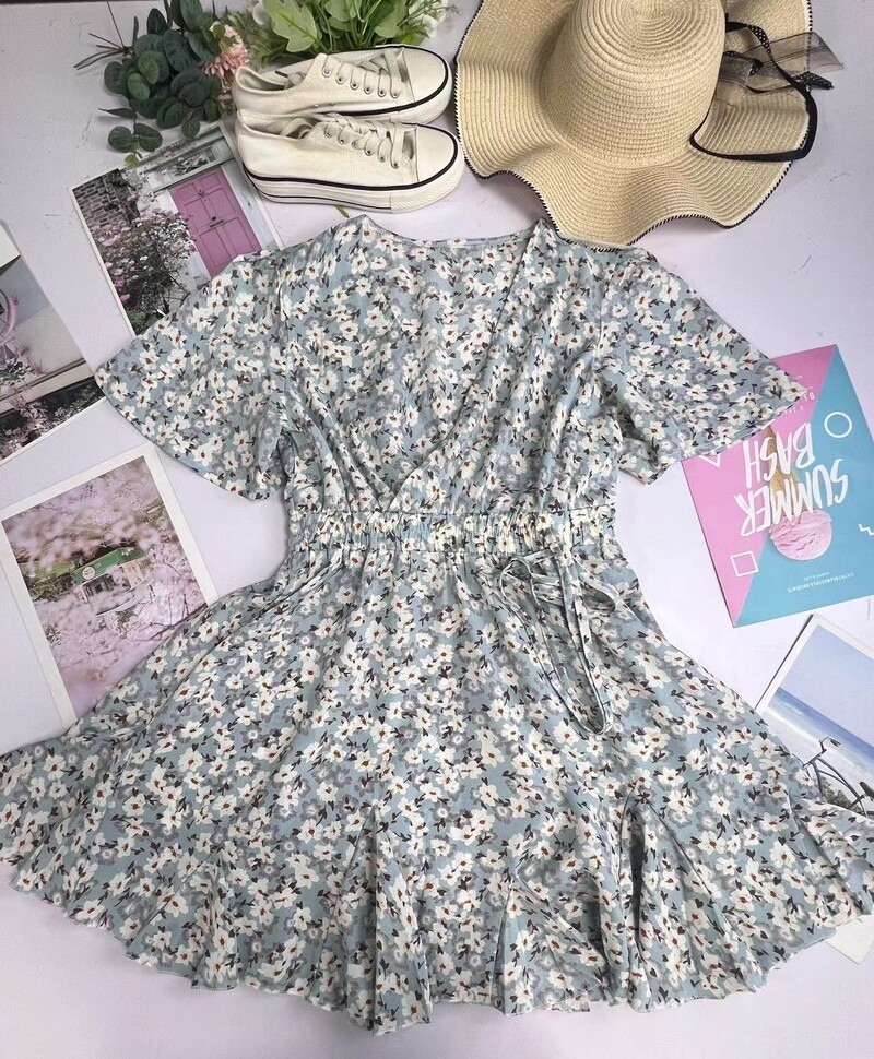 2024. aasta suvi uues stiilis naiste lilleline kleit mullvarrukas Prantsuse retro V-kaelusega tippklassi šikk disain A-kujuline seelik tüdrukute lühike kleit