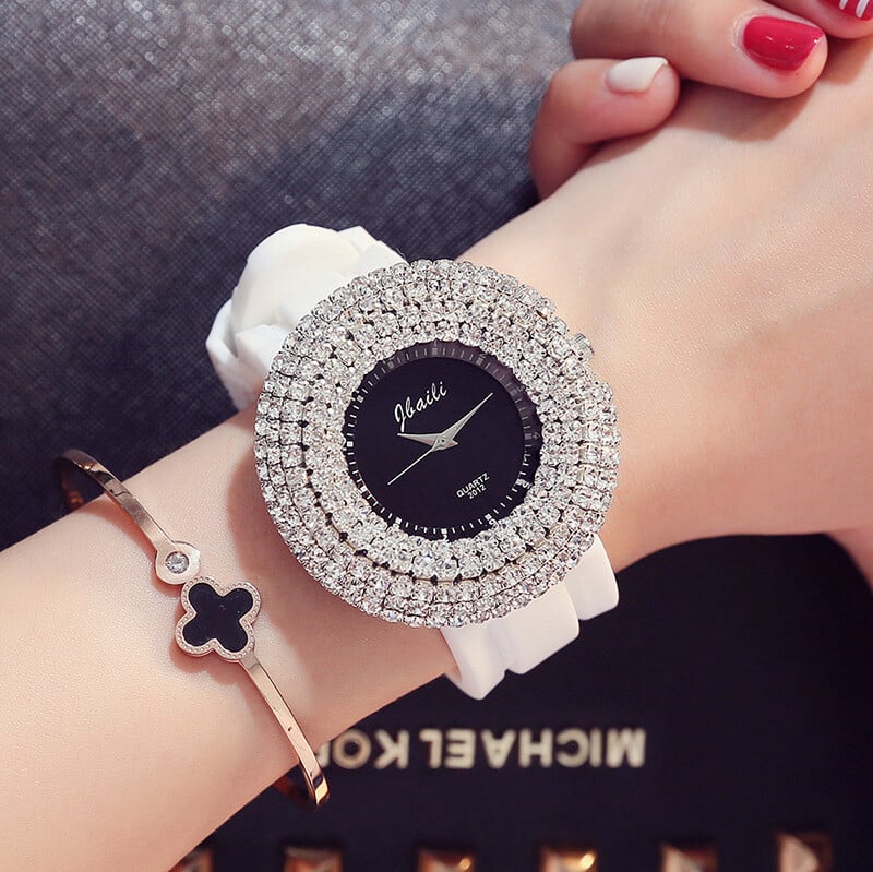 Горещи продажби гипсофила метеорен дъжд 6 пълен диамантен часовник корейска версия модерен моден часовник голям циферблат декорация дамски часовник на едро
