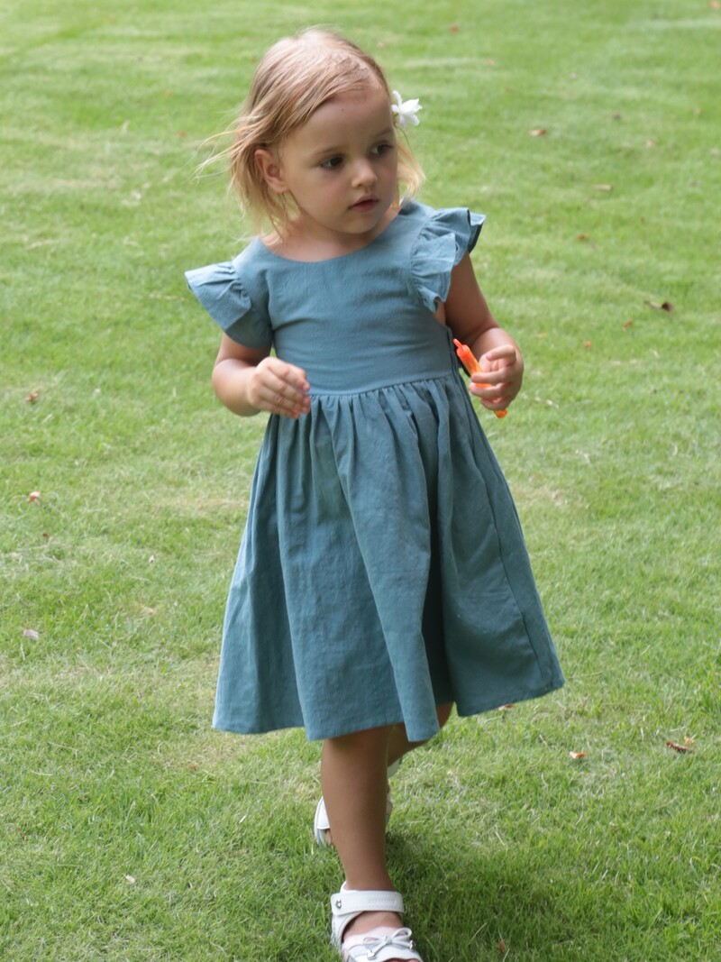 Vabaaja stiilis varrukateta beebitüdruku riided Lendav varrukas puuvillane ja linane materjal Mitmekülgne ühevärviline printsesskleit