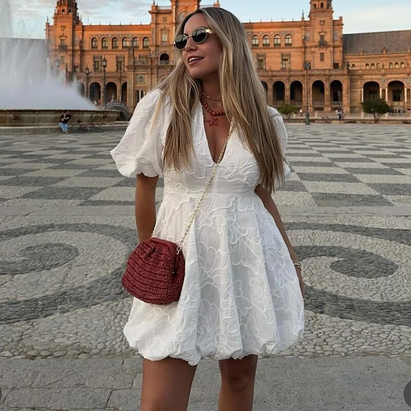 Uued kleidid Suvised naiste 2024 uus šikk elegantne tikandiga õhuke V-kaelusega pühadekleit Naiste tänava minikleit noortele