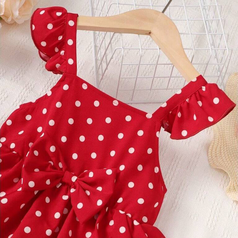 Tüdrukute täpilise trükiga kärbsevarrukatega vibutordikleit suvine