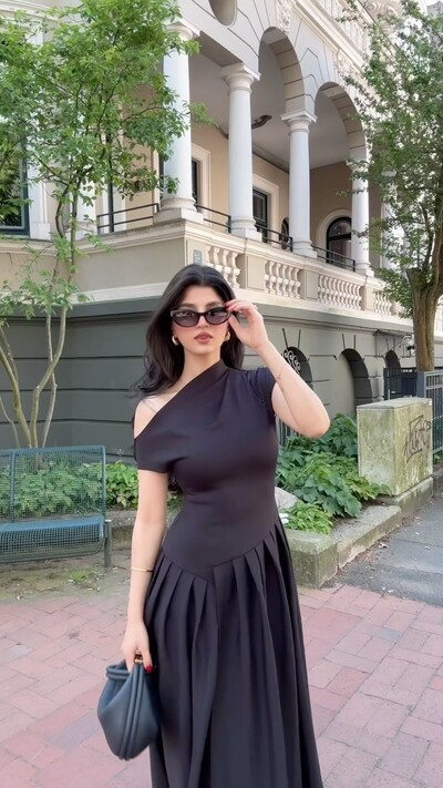 Massiivne ebaregulaarne plisseeritud kaelusega pikk kleit naistele Moodne lühikeste varrukatega kõrge vöökohaga A-kujulised kleidid 2024. aasta suvised pendelrätid