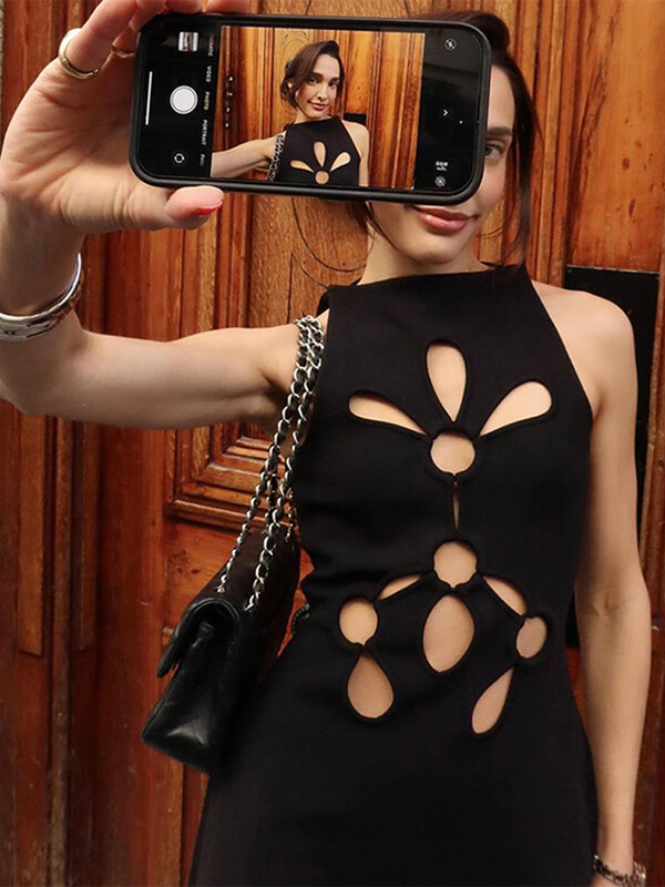 Mini rochie scobită pentru femei, sexy, fără mâneci, subțire, pachet de șold, rochii de damă, 2024, la modă, solid, cu gâtul în formă de O, rochii scurte de petrecere pentru femei