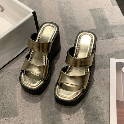 Suvised naiste sussid ümmarguse varbaga platvormkingad naistele avatud varbaga kiilud, slaidid välistingimustes, kõrge kontsaga kausaalsete susside peal