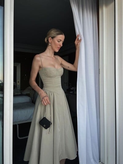 Vasaros moteriškos spagečių juostelės vientisa midi suknelė Elegantiška be nugarų be rankovių, didelės apvado A formos suknelės 2024 m. Moterų vakarėlio vakariniai chalatai