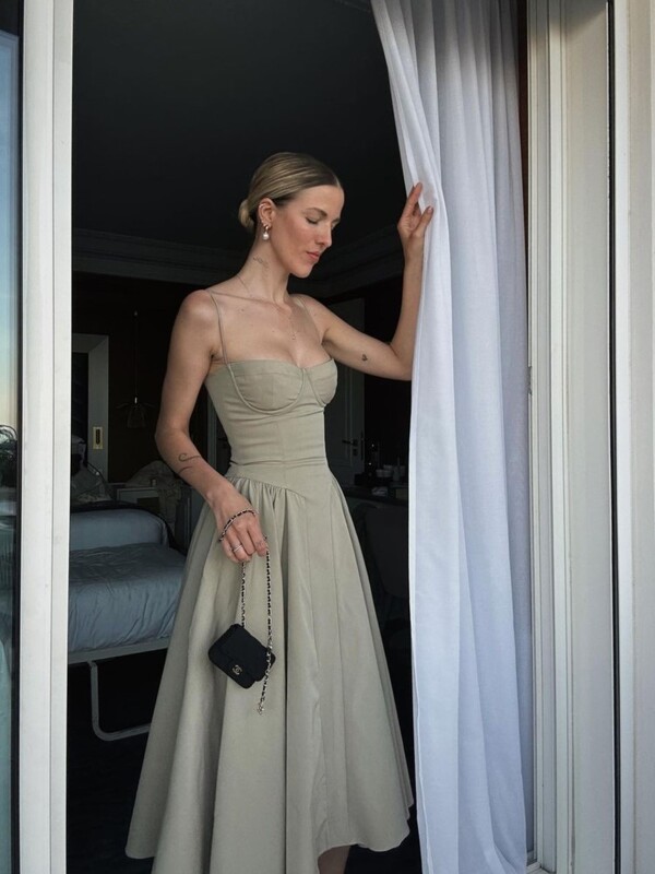 Vasaros moteriškos spagečių juostelės vientisa midi suknelė Elegantiška be nugarų be rankovių, didelės apvado A formos suknelės 2024 m. Moterų vakarėlio vakariniai chalatai