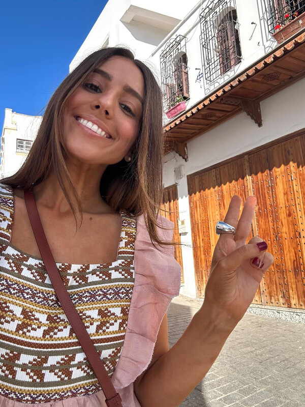 Moteriškos mados margintos keturkampio kaklo suknelė aukštu juosmeniu Elegantiška lotoso lapų rankovėmis suskaldytos A linijos suknelės 2024 m. vasaros gatvės aprangos chalatas