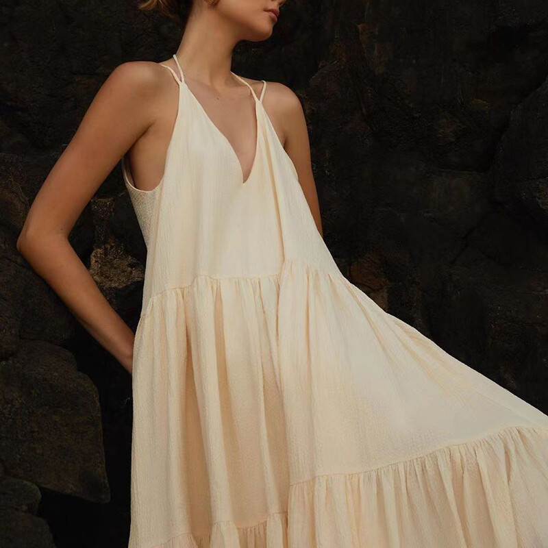 Naiste vabaaja massiivne plisseeritud ebaregulaarne pikk kleit Kevadine seksikas kahekordse V-kaelaga seljata õõnes kleit suvine avar nöörkleit