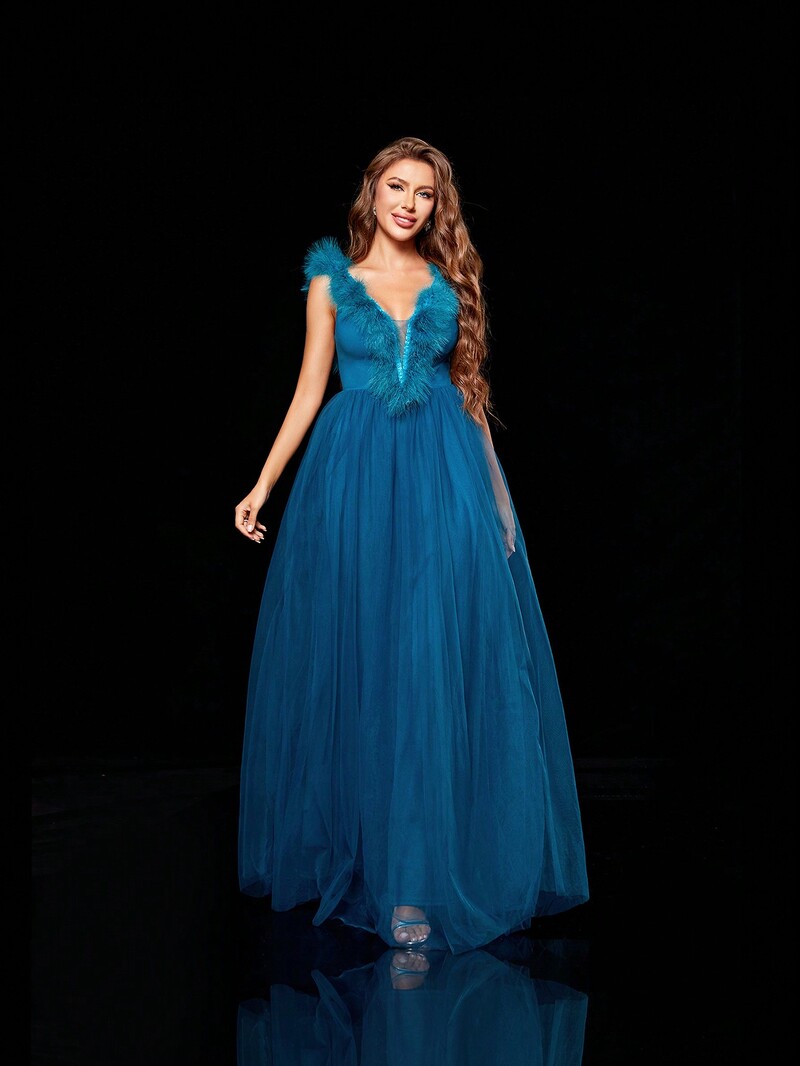 Mgiacy, mărime mare, plasă în V adâncă, plasă transparentă, fustă plină, rochie de seară, rochie de bal, rochie de petrecere, rochie de domnișoară de onoare