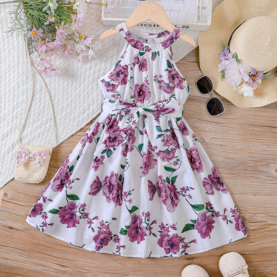 Magusad ja romantilised lillelised seelikud tüdrukute suveks, pastoraalsed lillelised päitsed ja kuurordistiilis värviline triibuline kleit