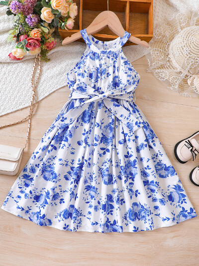 Magusad ja romantilised lillelised seelikud tüdrukute suveks, pastoraalsed lillelised päitsed ja kuurordistiilis värviline triibuline kleit