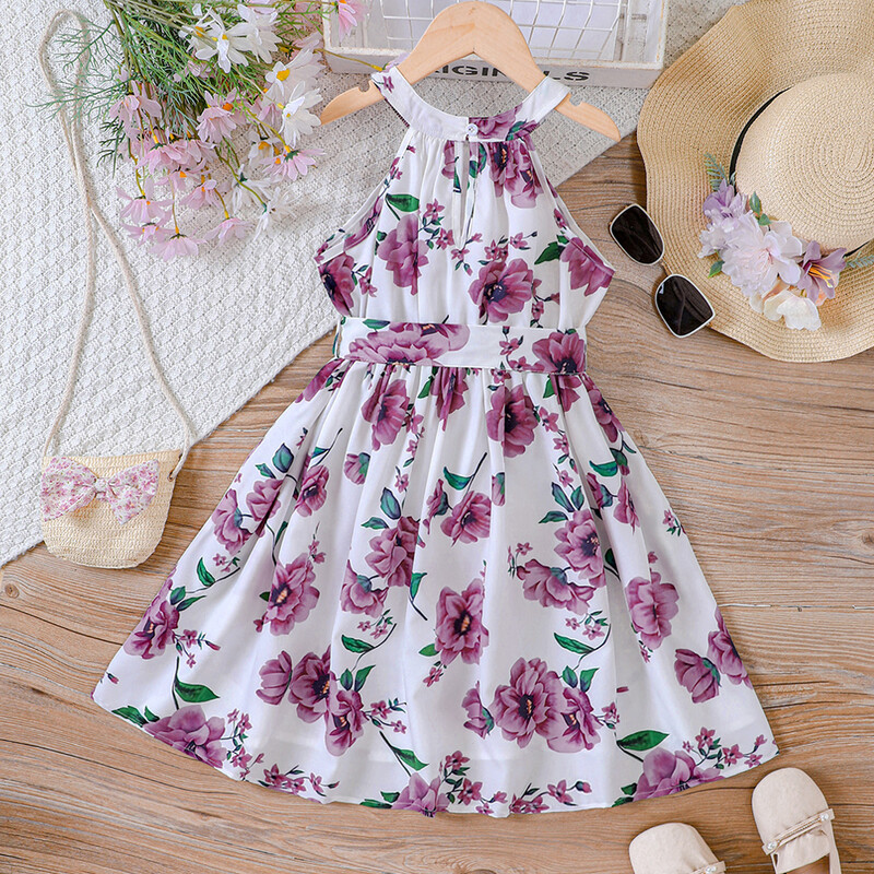 Magusad ja romantilised lillelised seelikud tüdrukute suveks, pastoraalsed lillelised päitsed ja kuurordistiilis värviline triibuline kleit