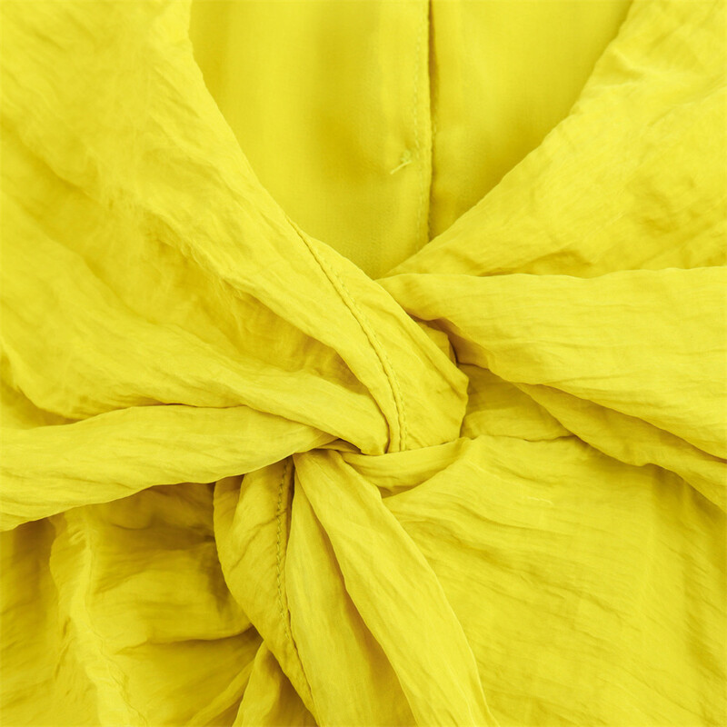 PB&ZA2024 Vasaros Naujas Produktas Laisvalaikio moterų mados Seksualaus juosmens raukšlių efekto mazgą puošianti ilga suknelė