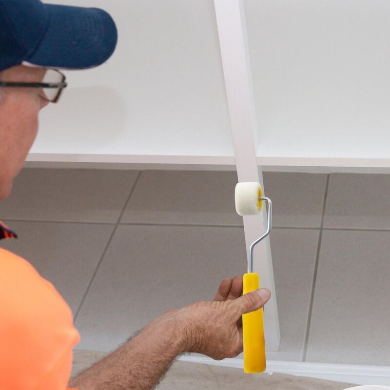 2 vnt. mini voleliai, durų ir lubų vilnos šepečiai, ypač maži dažų pataisymai, apdailos briaunų šepetys, volelių sienų taisymo šepetys