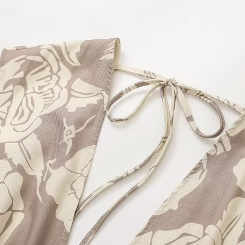 Naiste moodne ja elegantne õmmeldud narmastega trükitud V-kaelusega pikk kleit, õhuke peokleit, kleidiseelik