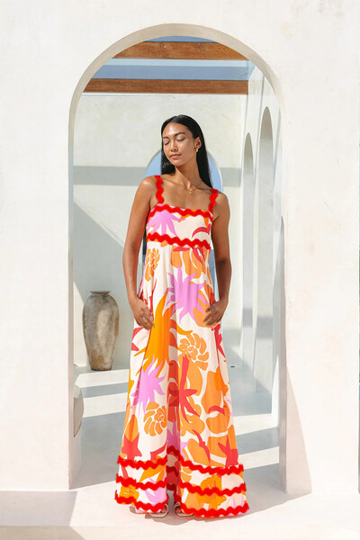 2024 m. nauja aukščiausios klasės elegantiška A formos suknelė su smulkiu susmulkintu gėlių bangavimo dirželiu