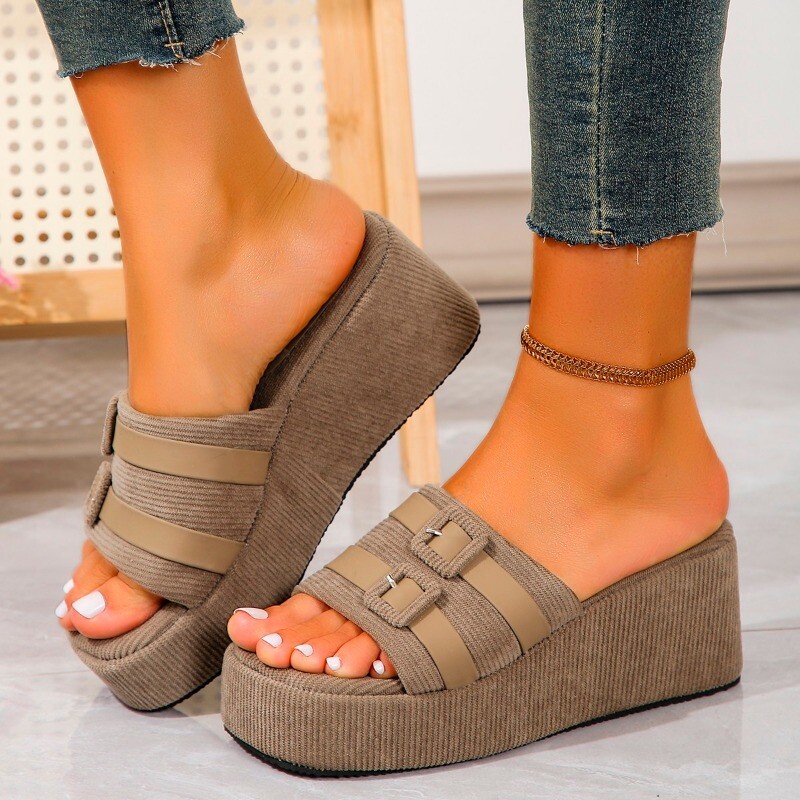 Επώνυμα γυναικεία παπούτσια 2024 Νέα αντιολισθητικά γυναικεία παντόφλες με χοντρή σόλα μόδας έξω Γυναικεία ρούχα One Word Drag Zapatillas Mujer