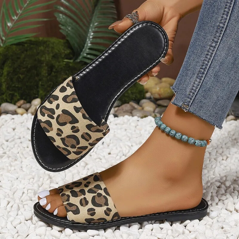 2024 m. vasaros nauji moteriški sandalai su leopardo raštu, didelio dydžių, visi atitinkantys plokščios šlepetės, apvalios galvos paplūdimio moteriškos šlepetės, moteriški batai