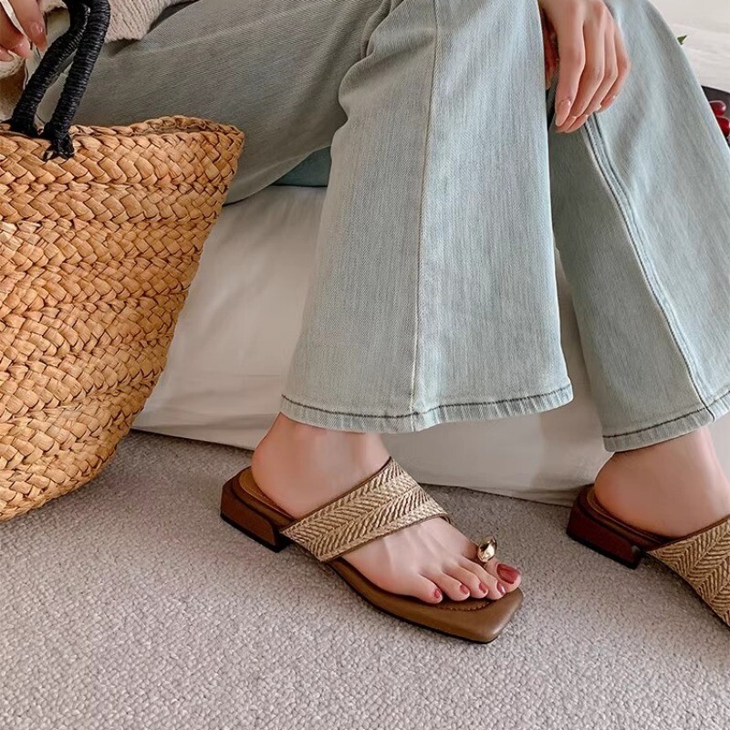 Keskmise kontsa kandiga ruudukujulised moodsad sussid madalad uudsed naiste kingad 2024. aasta kõrge kvaliteediga soliidsed suvised naiste sussid