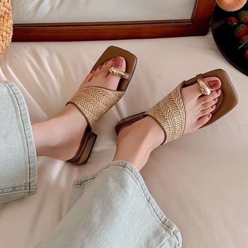 Keskmise kontsa kandiga ruudukujulised moodsad sussid madalad uudsed naiste kingad 2024. aasta kõrge kvaliteediga soliidsed suvised naiste sussid