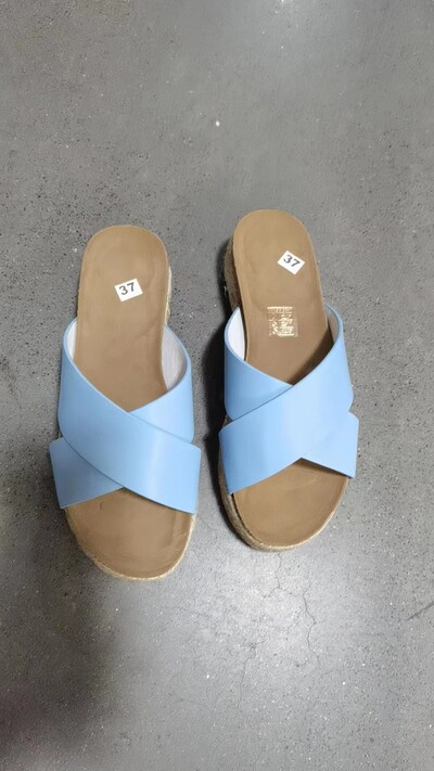 Rannajalatsid Leopard plätud Lamedad sussid Kuldsussid Naiste liugurid Suvised sandaalid Paksu tallaga sussid, platvorm naistele