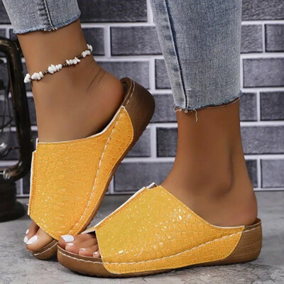2024. aasta uued naiste platvormsussid, suures suuruses kuldsed PU-nahast rooma sandaalid, naiste kerged libisemiskindlad rannaslaidid