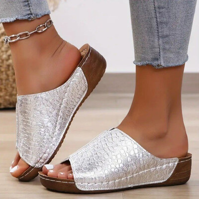 2024. aasta uued naiste platvormsussid, suures suuruses kuldsed PU-nahast rooma sandaalid, naiste kerged libisemiskindlad rannaslaidid