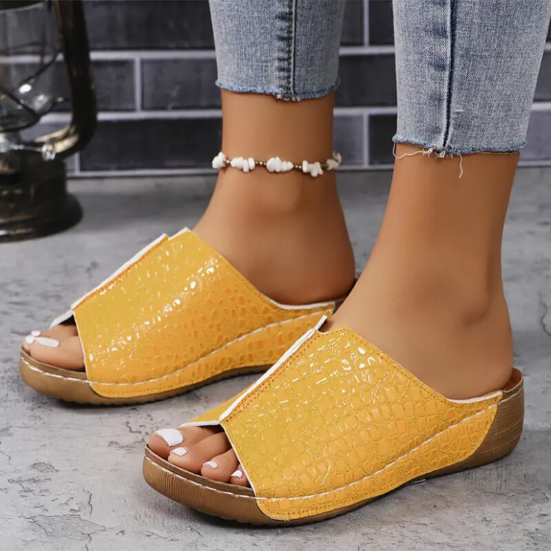 2024. aasta uued naiste platvormsussid, suures suuruses kuldsed PU-nahast rooma sandaalid, naiste kerged libisemiskindlad rannaslaidid