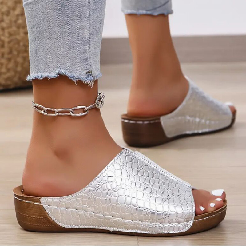 2024. aasta uued naiste platvormsussid, suures suuruses kuldsed PU-nahast rooma sandaalid, naiste kerged libisemiskindlad rannaslaidid