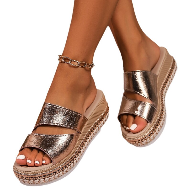 Fretwork Heels Majasussid Platvorm Kuld Sandaalid Kingad Naine 2024 Luksuslikud Slaidid Madal Neet Disainer Pehme Kangas Rooma PU-kumm