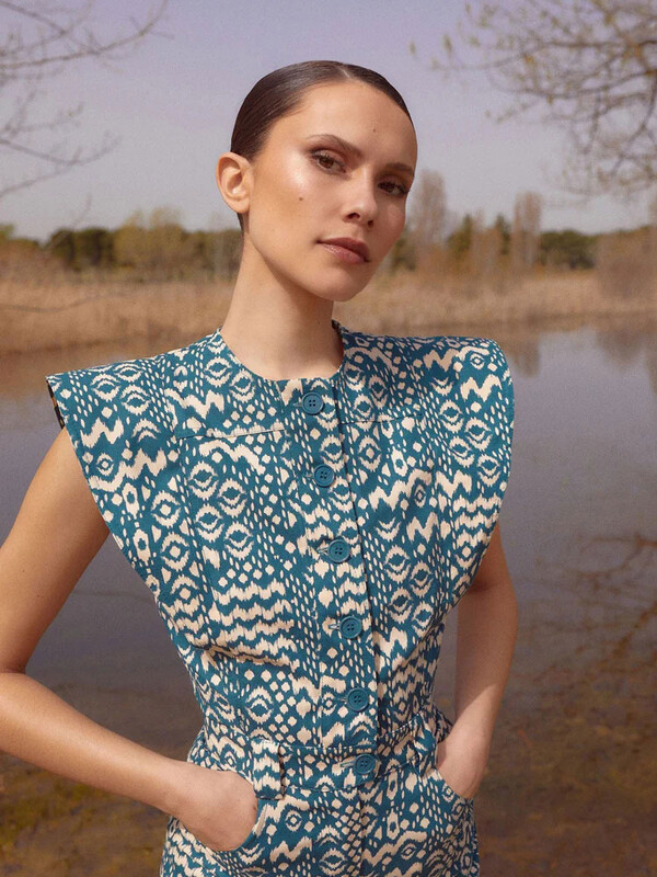 Elegantne O-kaelusega trükitud pikk kleit naistele Moodne varrukateta üherealised A-kujulised kleidid 2024 Uued šikkad naiste tänavamantlid