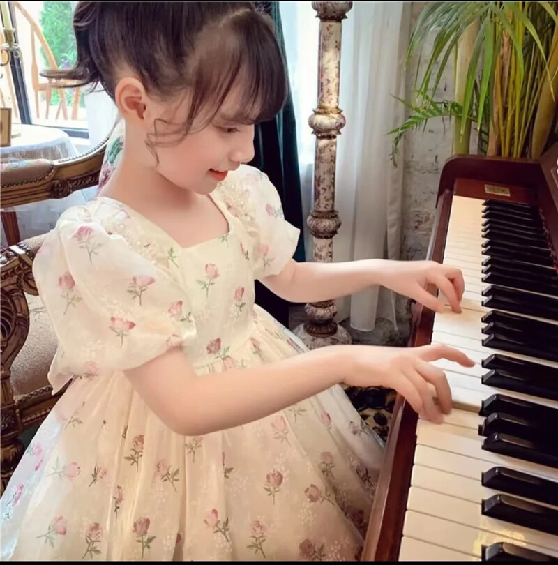 Vasarinė mergaitės suknelė trumpomis rankovėmis, skirta vaikiškam pasirodymui Dėvėkite didelę lanką nugaroje Suknelė su gėlėmis, miela princesės suknelė