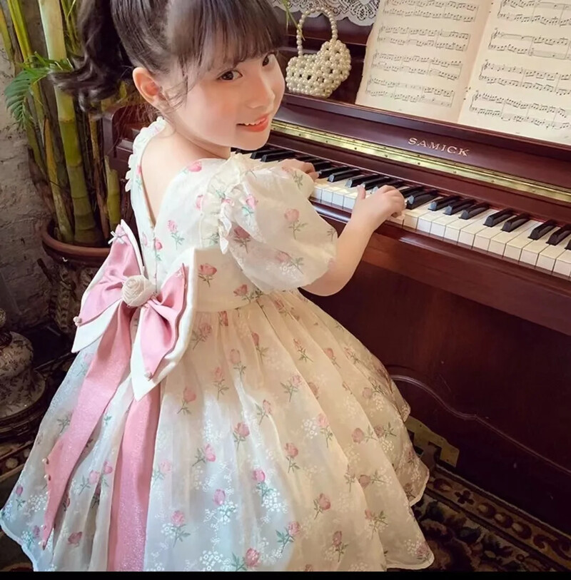 Vasarinė mergaitės suknelė trumpomis rankovėmis, skirta vaikiškam pasirodymui Dėvėkite didelę lanką nugaroje Suknelė su gėlėmis, miela princesės suknelė