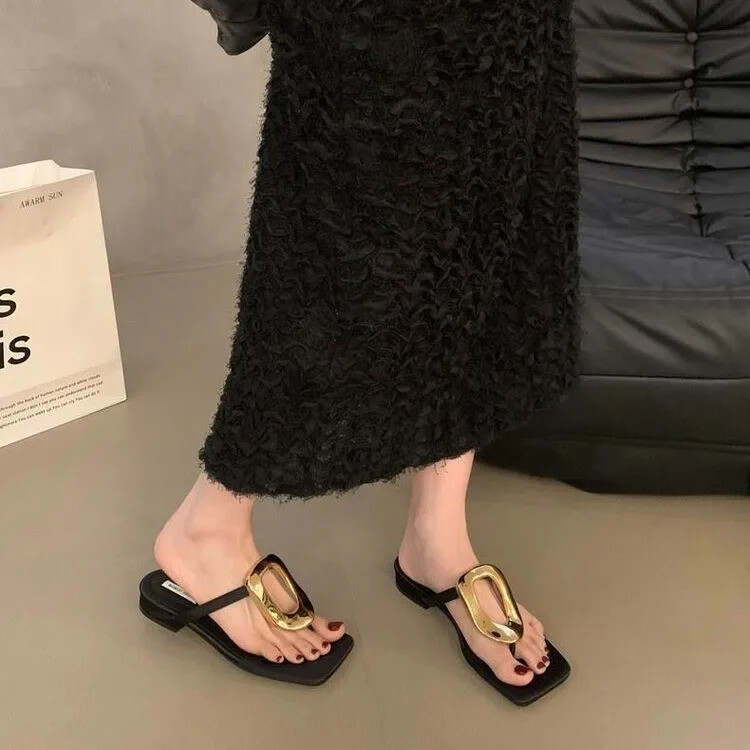 2024. aasta uus bränd, suvine naiste hõbedased sussid, mood, elegantsed metallist kaunistused, slaidid kingad naistele õues, paksu kontsaga sandaalid