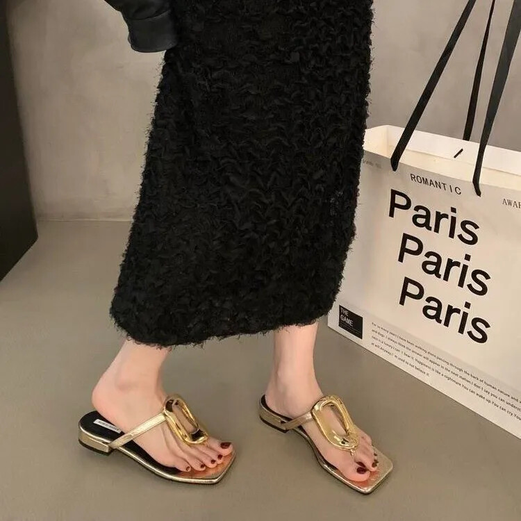 2024. aasta uus bränd, suvine naiste hõbedased sussid, mood, elegantsed metallist kaunistused, slaidid kingad naistele õues, paksu kontsaga sandaalid