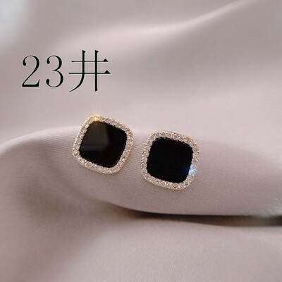 Uued Korea saabuvad metallist trendikad värsked armsad magusad hallide lehtedega kõrvarõngad naistele 2023. aasta moeehted