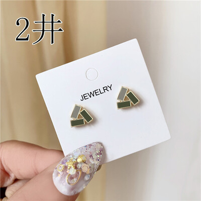 Uued Korea saabuvad metallist trendikad värsked armsad magusad hallide lehtedega kõrvarõngad naistele 2023. aasta moeehted