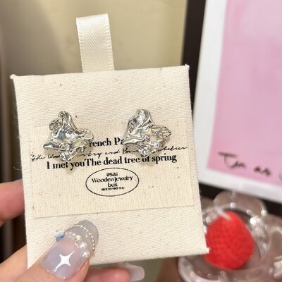 Geometriniai netaisyklingi apvalūs metaliniai perlų auskarai moterims 2024 m. minimalistinio stiliaus asmenybės auskarai madingi papuošalai, dovana