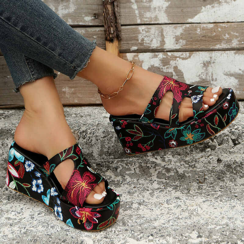 2023. aasta kvaliteetsed kingad Naistele Rooma kiilusussid, suvised vabaaja paksutallalised libisemisvastased sussid Mugavad rannasandaalid õues