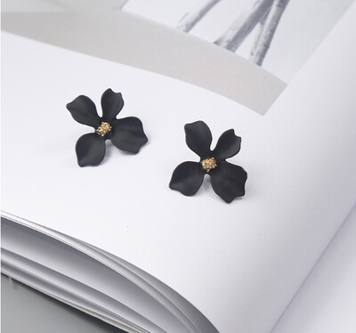 S925 Sidabrinė adata Senior Red Žiedlapiai Grynieji Raudoni Temperamentas Mieli Maži Gėlėti Auskarai Moteriški Papuošalai Auskarai Madingi Papuošalai